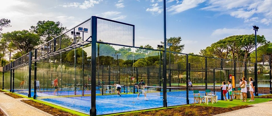 Padel Court бързо води моден нов спорт ..