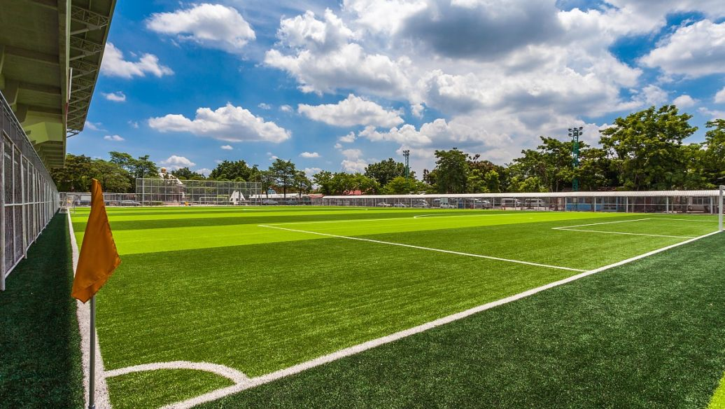 Is it better to fill artificial football turf or not to fill it?